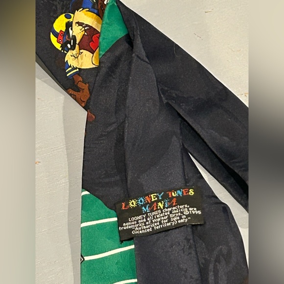 Vintage 1995 Vintage Looney Tunes Mania Taz Football Themed Men's Neck Tie - Picture 5 of 7